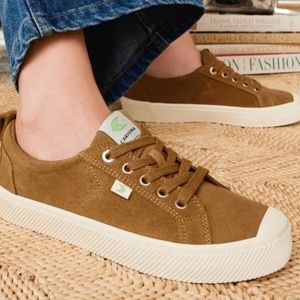 NEW Cariuma OCA Low Camel Suede Sneaker Unisex Men's 8.5 Women’s 10